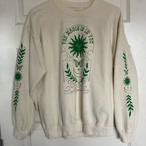 cream graphic crewneck!
